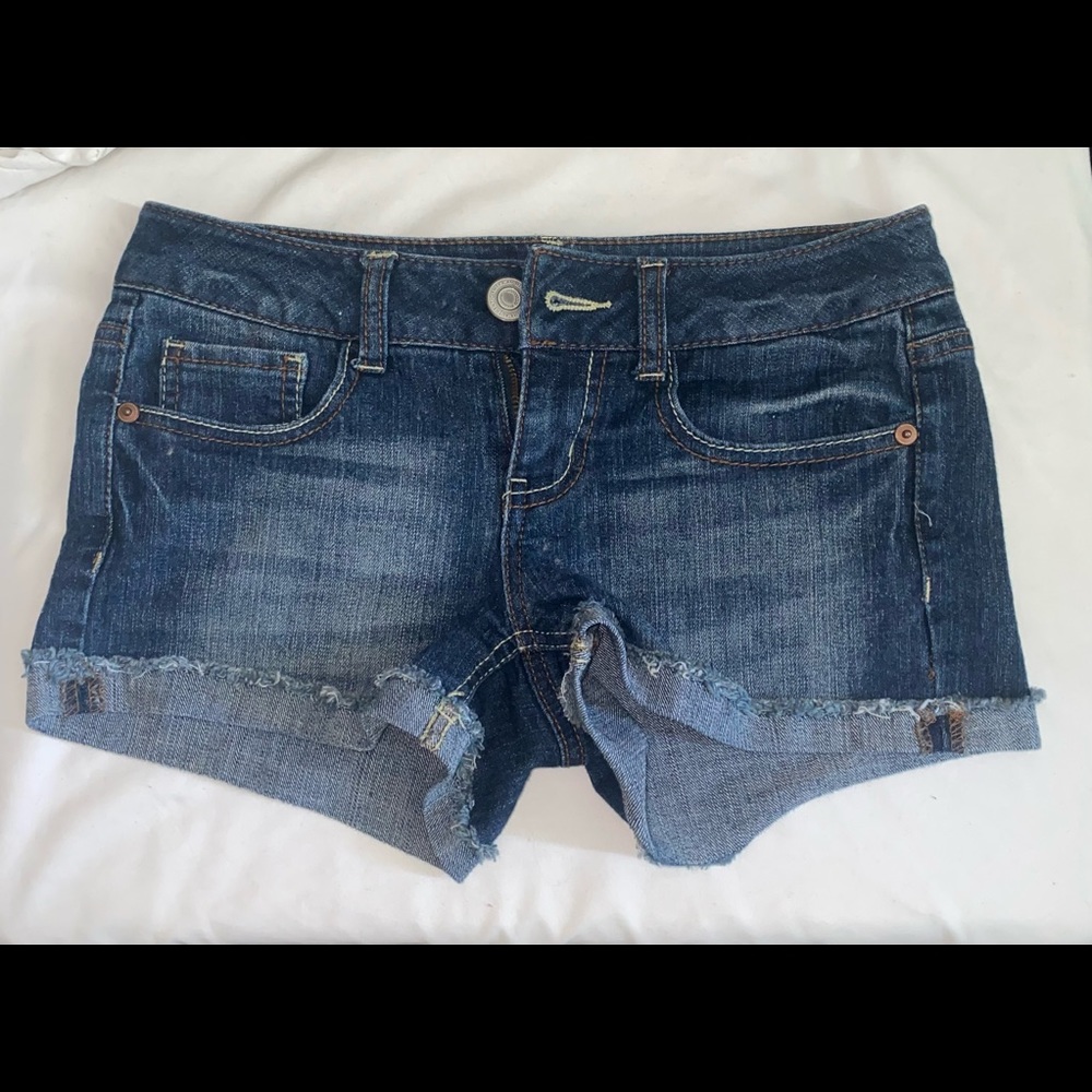 SO Size 1 Womens Shorts Medium Wash Raw Cuff Hem Stretch low rise denim